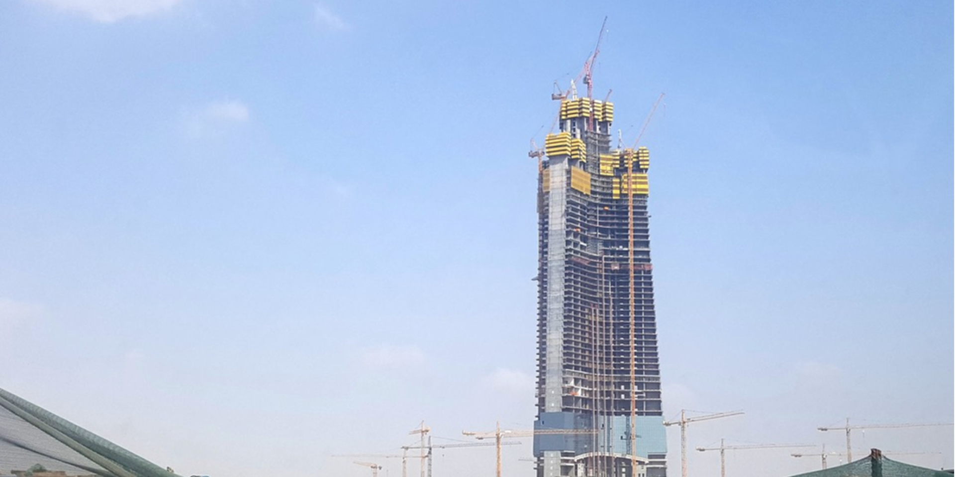 Уже зведено понад 100 поверхів Jeddah Tower (Фото: thejeddahtower.org)