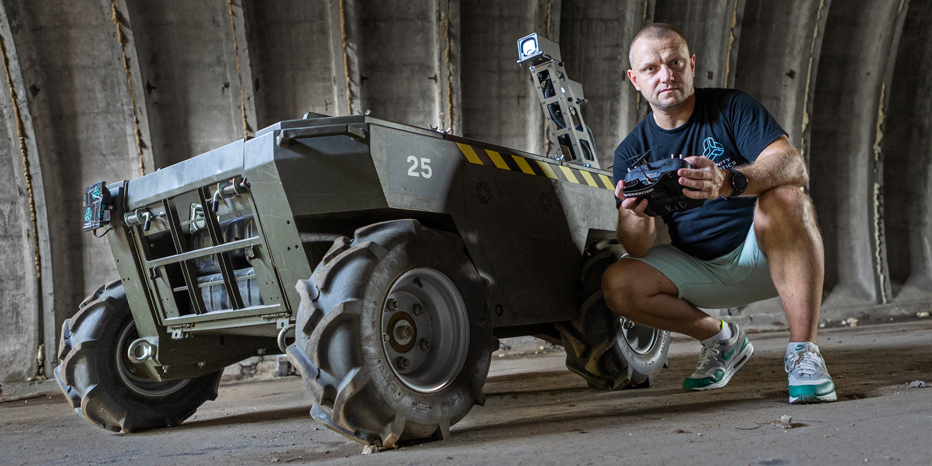 БЕЗОПАСНЫЙ ПУТЬ: Команда Алексея Коника из&nbsp;Trinity Robotics создала магнит, который подрывает вражеские мины еще до&nbsp;того, как к&nbsp;ним приблизится НРК (Фото: DR)
