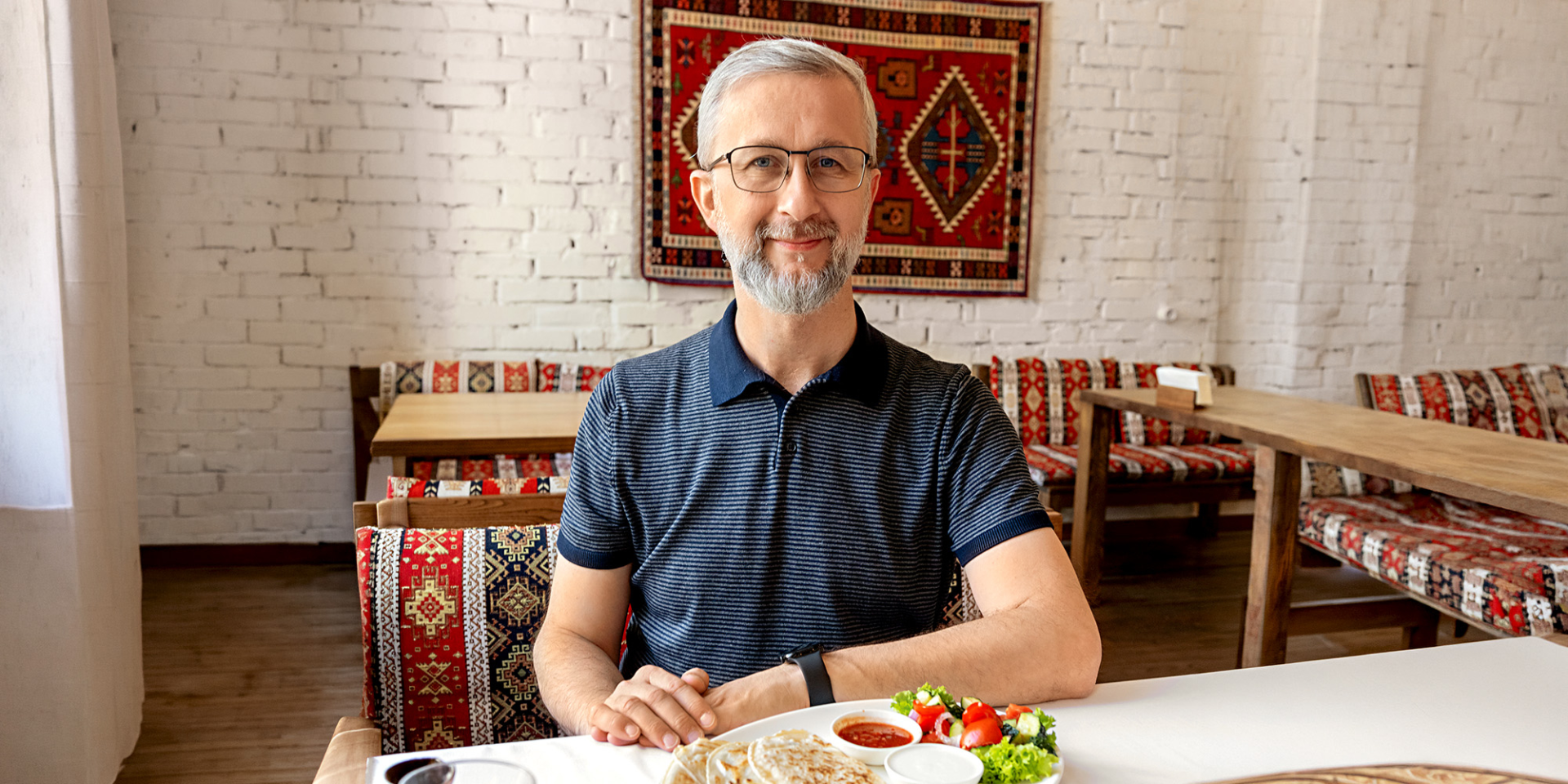 Наріман Джелял&nbsp;— кримський татарин, перший заступник голови Меджлісу кримськотатарського народу, політвʼязень РФ, який провів за&nbsp;російськими ґратами понад два роки. Вже більше року він обіймає посаду посла України в&nbsp;Республіці Туреччина (Фото: Олег Сошко)