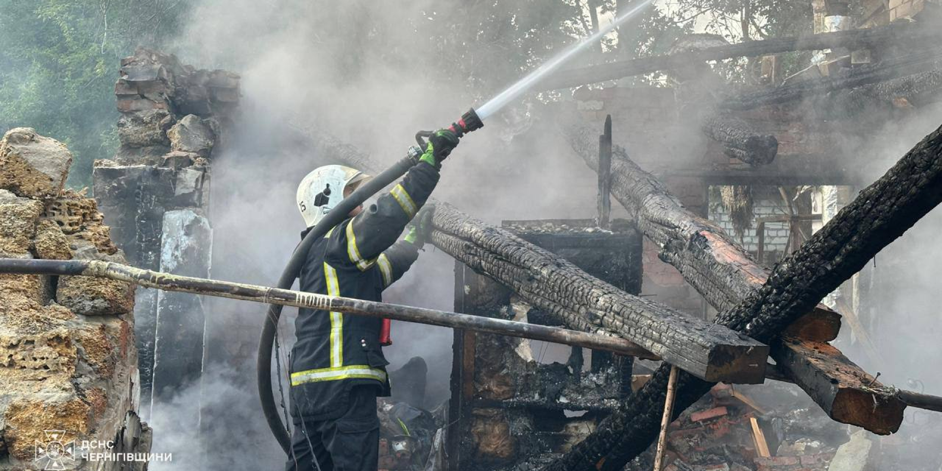 Наслідки російської атаки на&nbsp;Чернігів, 26 серпня 2026 року (Фото: Управління ДСНС у&nbsp;Чернігівській області)