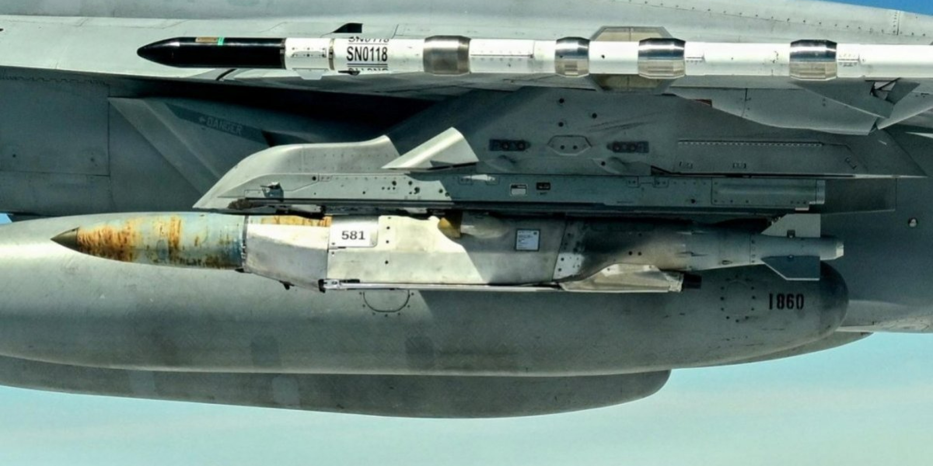 Крилата ракета JDAM-LR під час випробувань у&nbsp;квітні 2026 року (Фото: Defense Express)