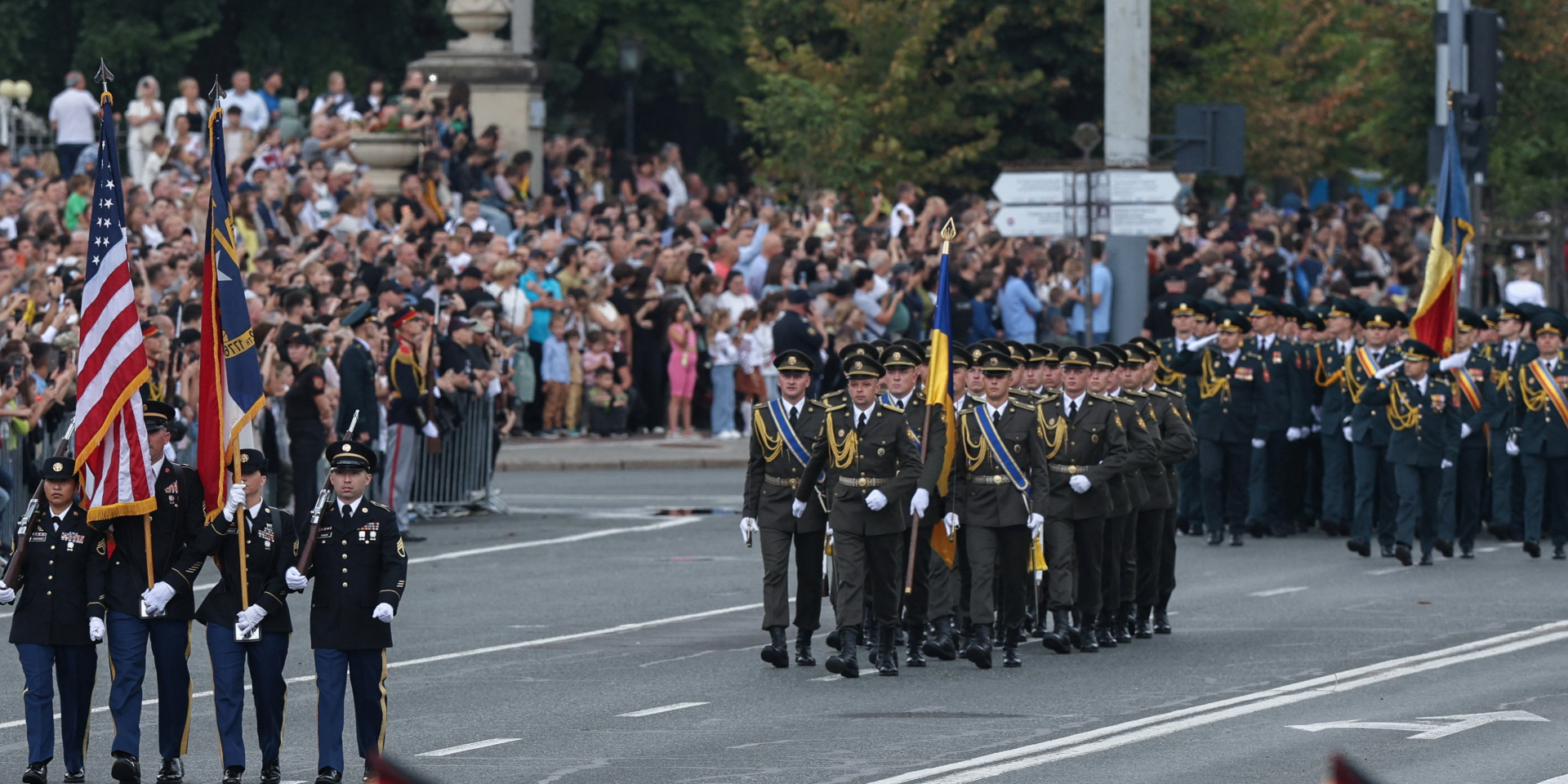 У&nbsp;Кишиневі відбувся військовий парад до&nbsp;35-річчя незалежності Молдови (Фото: REUTERS/Vladislav Culiomza)