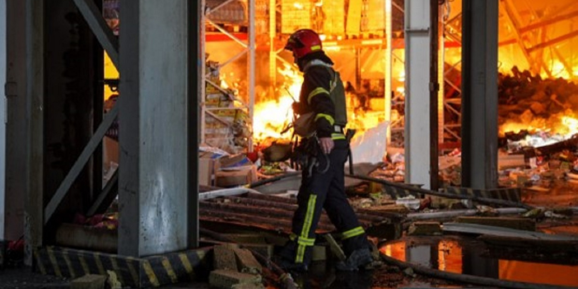 Russia destroyed about 90% of retail chains’ warehouses. (Photo: State Emergency Service of Ukraine)
