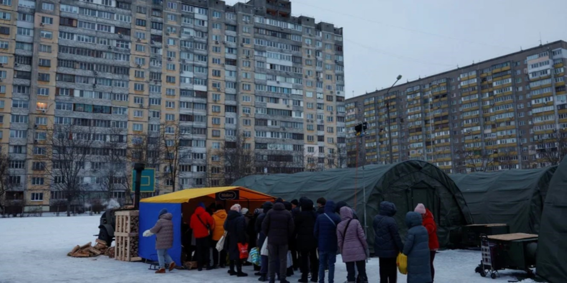 Пункти обігріву на&nbsp;тлі відключень електроенергії та&nbsp;опалення у&nbsp;Києві, 30 січня 2026 року (Фото: REUTERS/Valentyn Ogirenko)