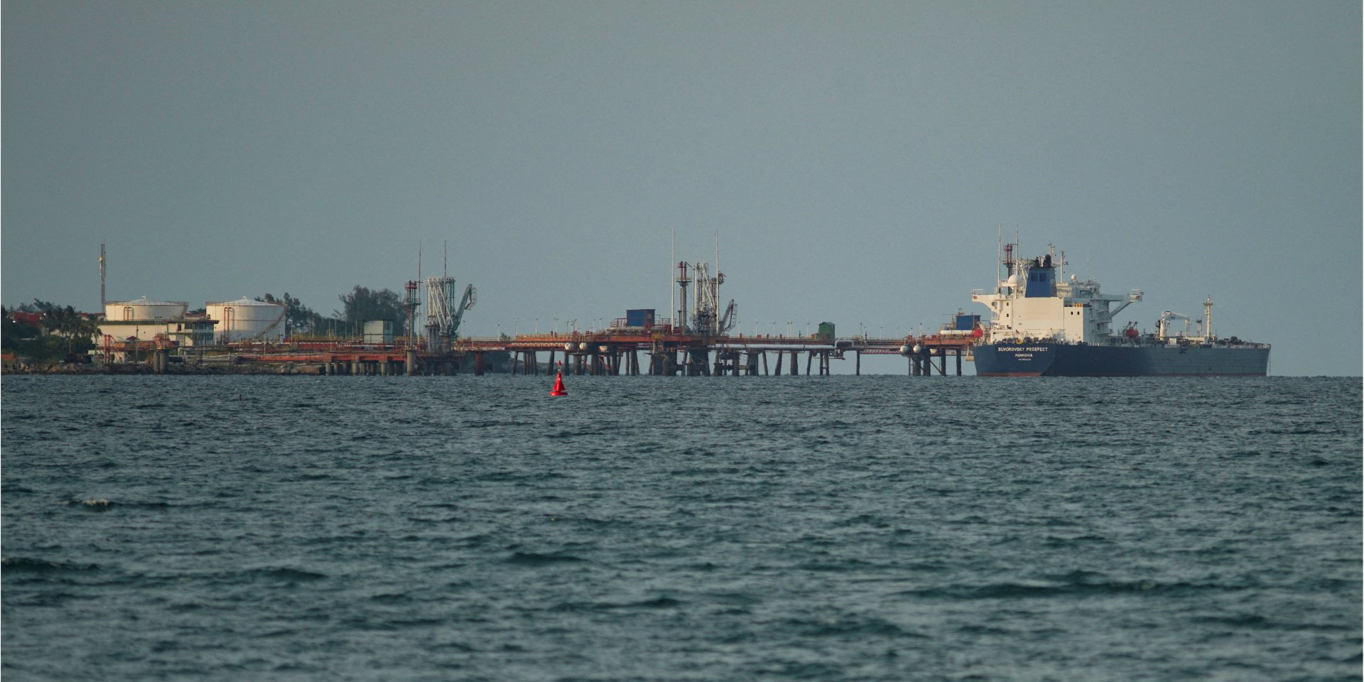 Albania closed its port to the Russian tanker Hanuman; illustrative photo (Photo: REUTERS/Alexandre Meneghini)