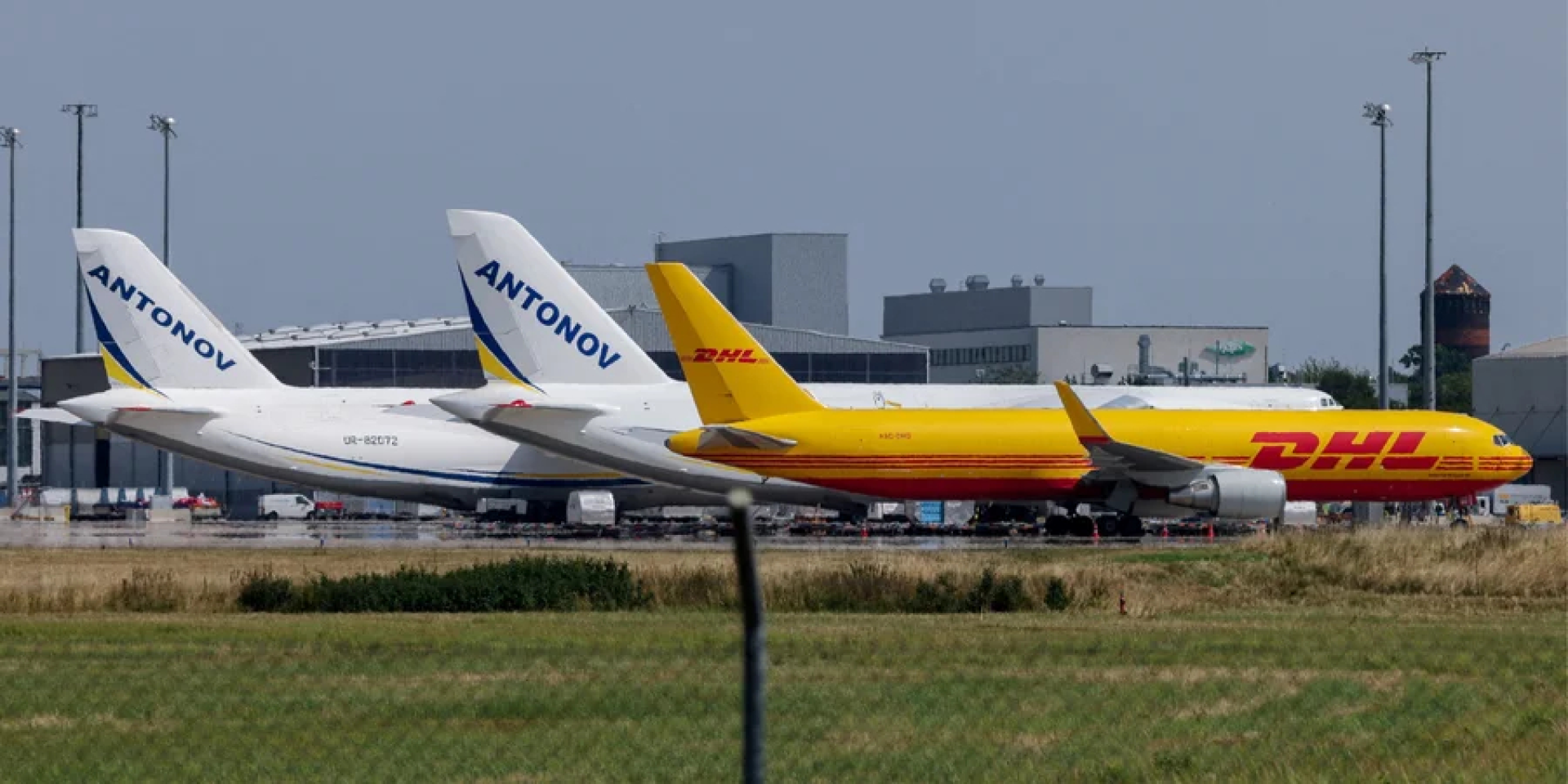 Ukrainian Antonov cargo aircraft and a DHL aircraft at Leipzig/Halle Airport in Schkeuditz, Germany, on Aug. 5, 2026 (Photo: REUTERS/Axel Schmidt)