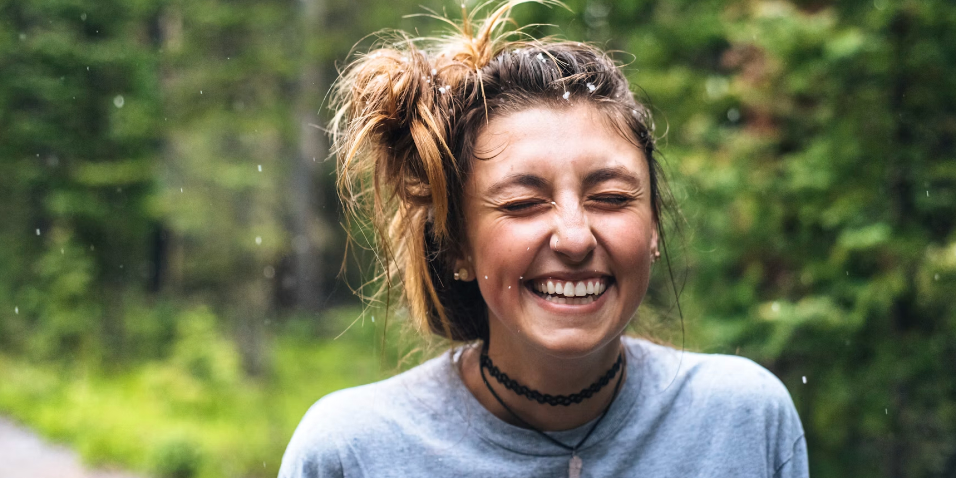 Більшість українців у&nbsp;травні 2026 року вважали себе щасливими (Фото: Unsplash Jamie Brown)