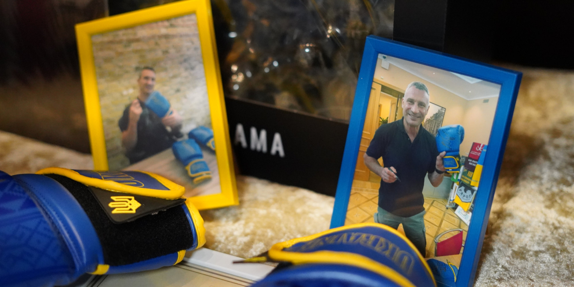 The Klitschko brothers left autographs on the gloves (Photo: Burny Games)