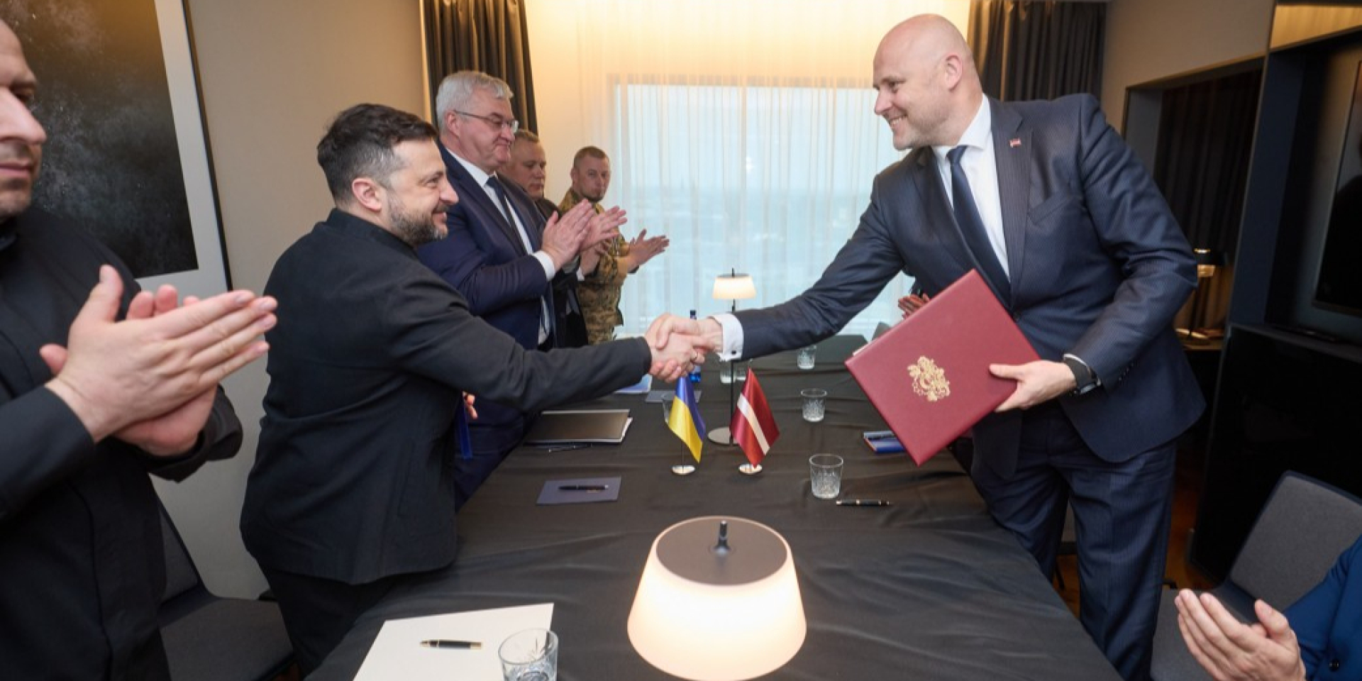 Президент Украины Владимир Зеленский подписал соглашение Drone Deal с&nbsp;премьер-министром Латвии Андрисом Кулбергсом в&nbsp;июне 2026 года (Фото: ОП)
