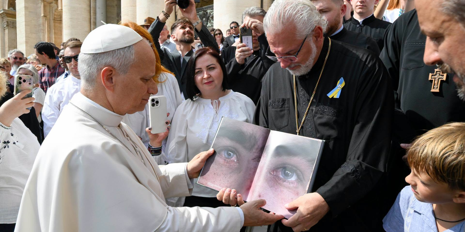 Pope presented with book Eyes of War. (Photo: Vatican News/Facebook)