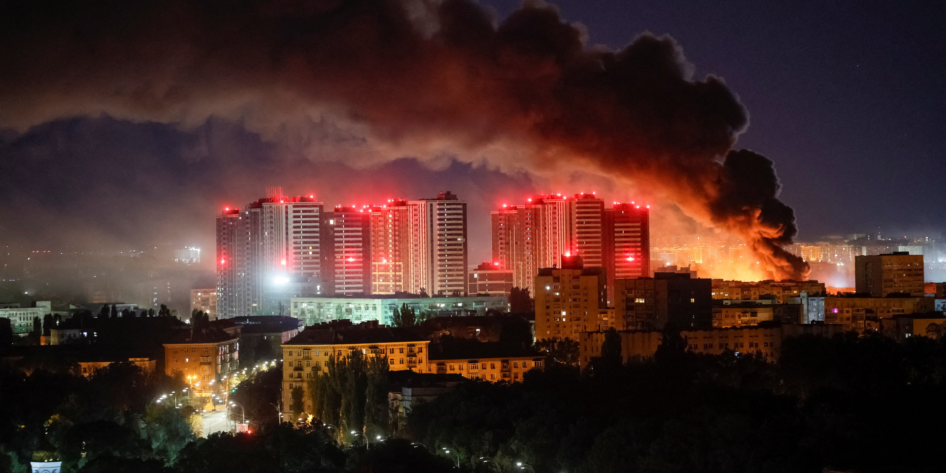 Дим над Києвом під час російського удару 8 вересня 2026 року (Фото: REUTERS/Gleb Garanich)