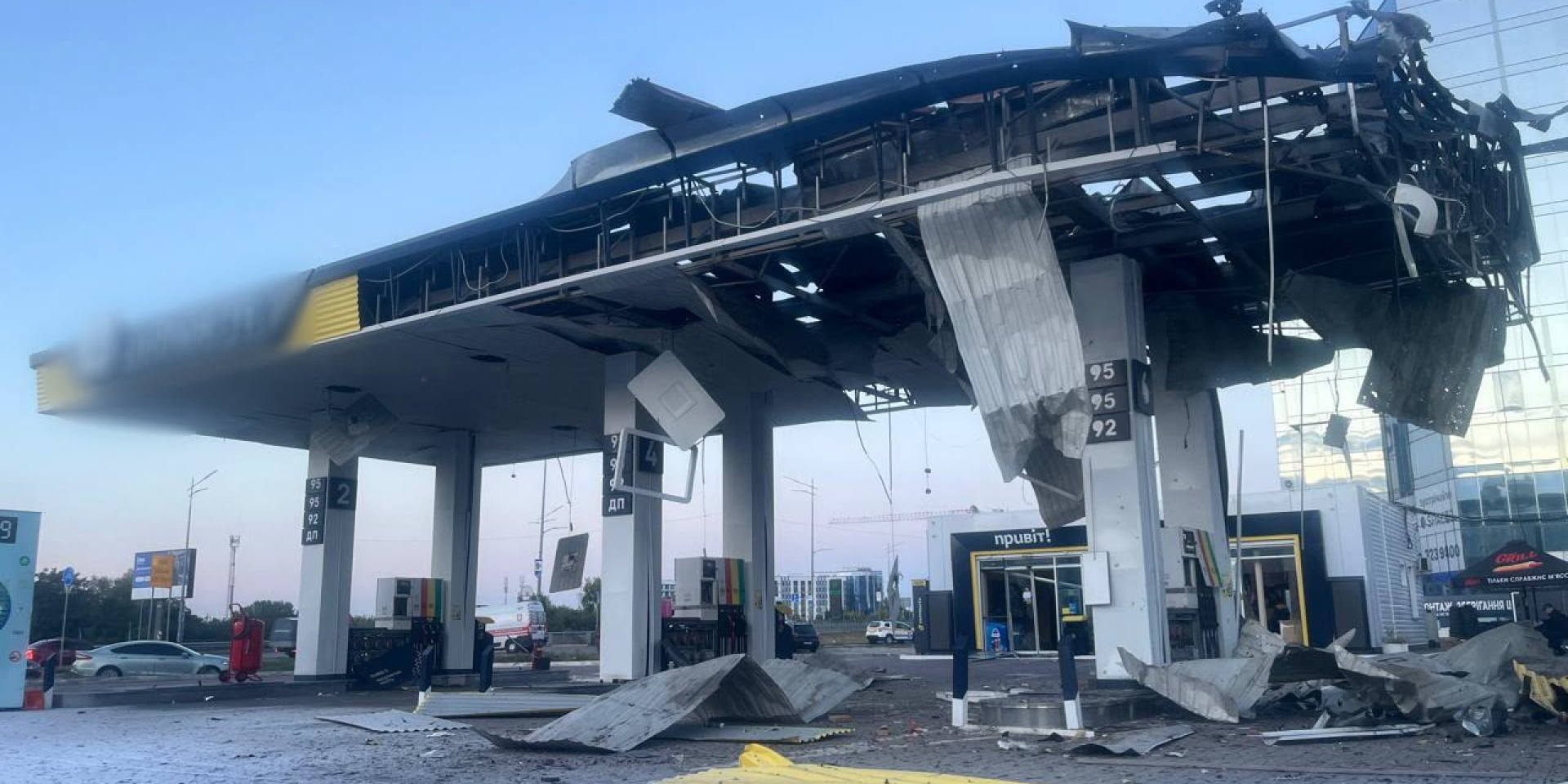 Последствия атаки россиян на&nbsp;АЗС в&nbsp;Киеве 15&nbsp;августа (Фото: ГСЧС Украины)