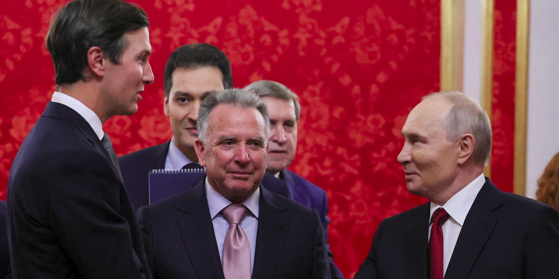 Спецпредставители президента США Стив Уиткофф и&nbsp;Джаред Кушнер во&nbsp;время переговоров с&nbsp;российским диктатором Владимиром Путиным в&nbsp;Москве, 5&nbsp;сентября 2026 года (Фото: Sputnik/Mikhail Metzel/Pool via REUTERS)