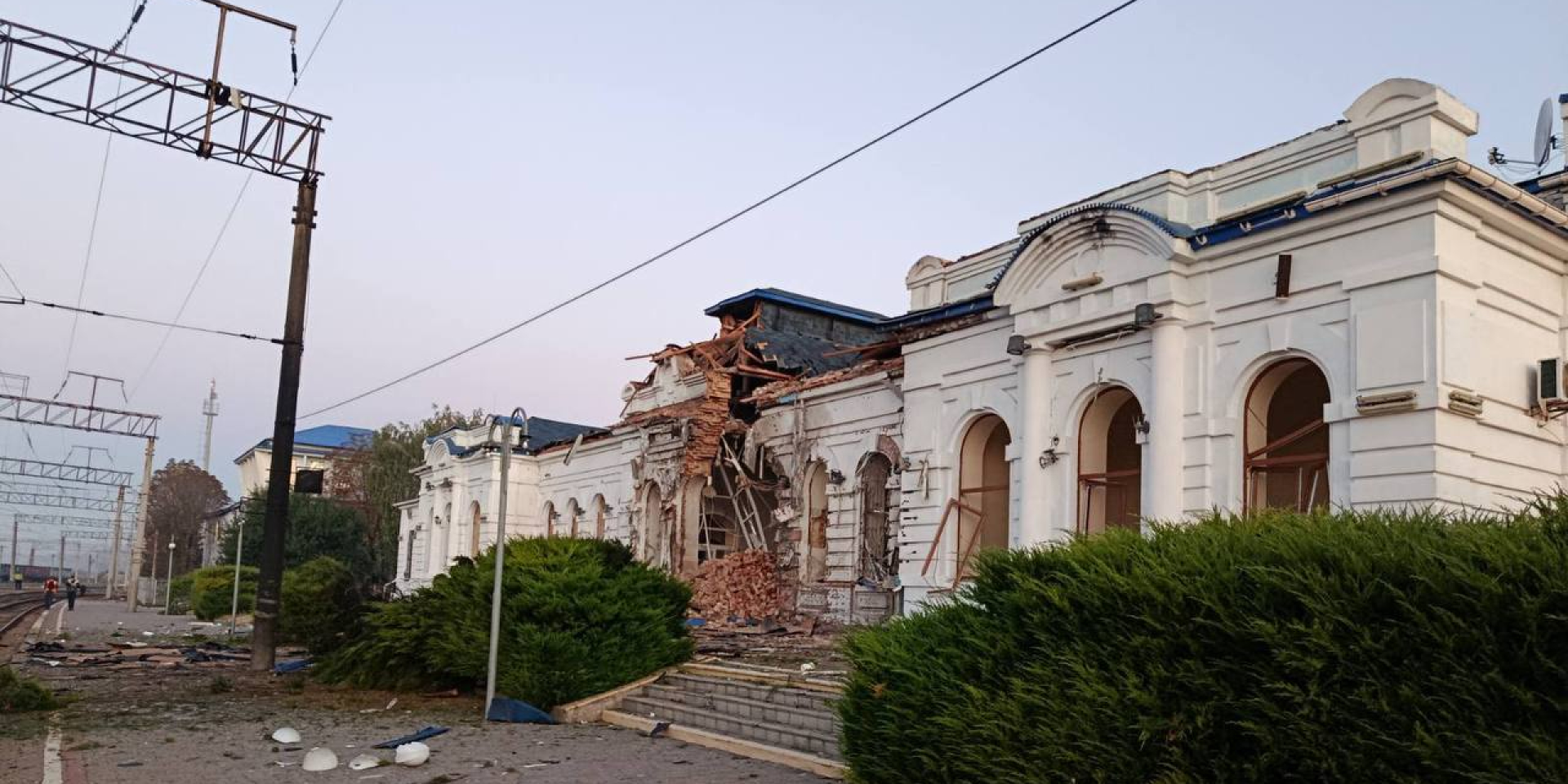 Російські війська атакували вокзал у&nbsp;Берестині (Фото: Укрзалізниця)