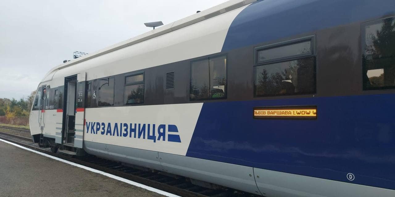 Движение поездов Укрзализныци будет зависеть от&nbsp;уровня воздушной угрозы (Фото: facebook.com/Ministry.for.restoration)