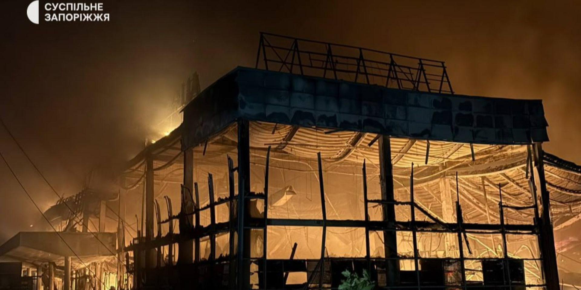 Во&nbsp;время российского удара по&nbsp;торговому центру в&nbsp;скейтпарке рядом находились дети (Фото: Суспільне Запоріжжя)