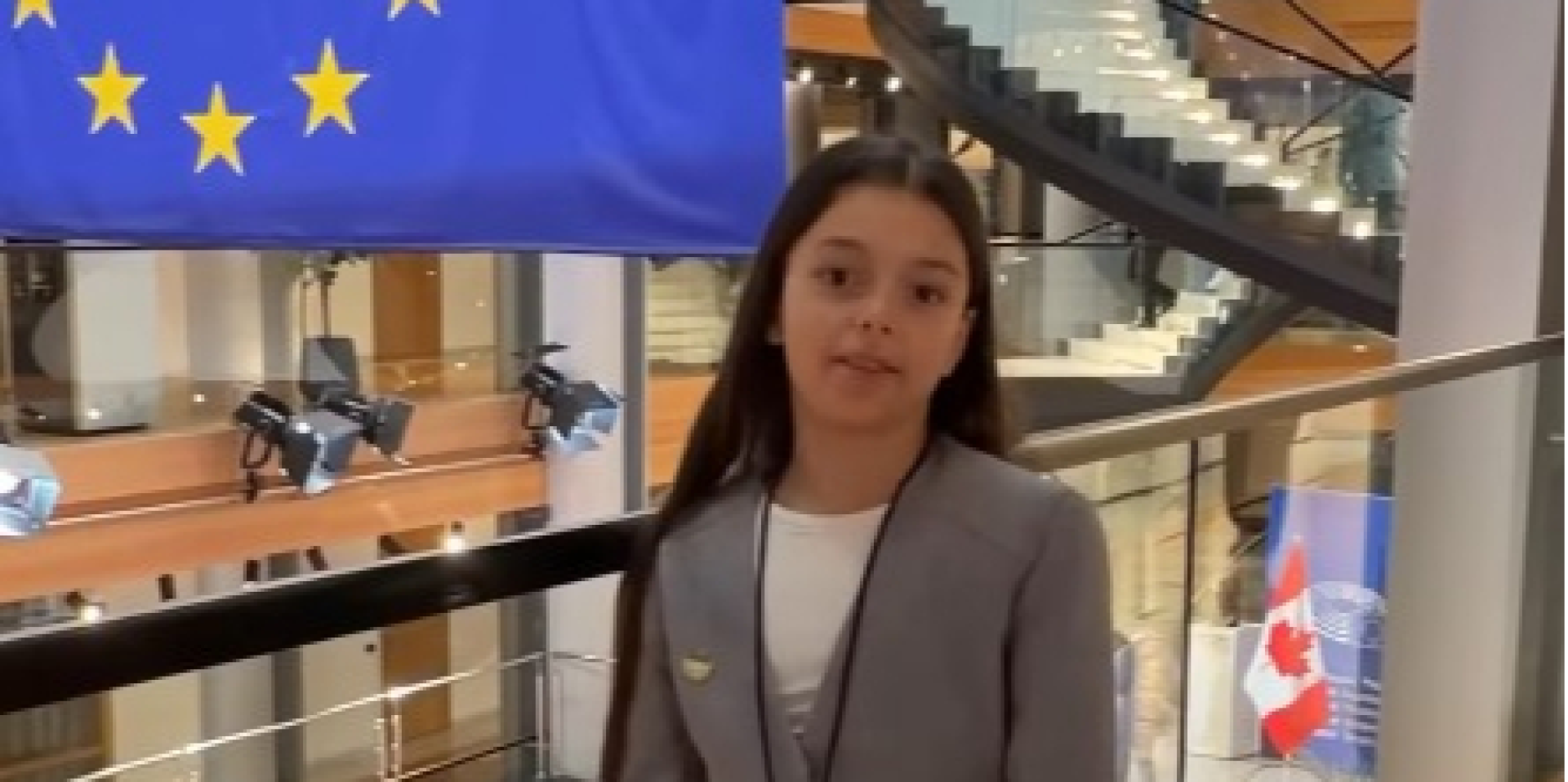 10-летняя Саша Паскаль сорвала аплодисменты в&nbsp;Европарламенте (Фото: Скриншот из&nbsp;видео paskals2016 в&nbsp;Instagram)