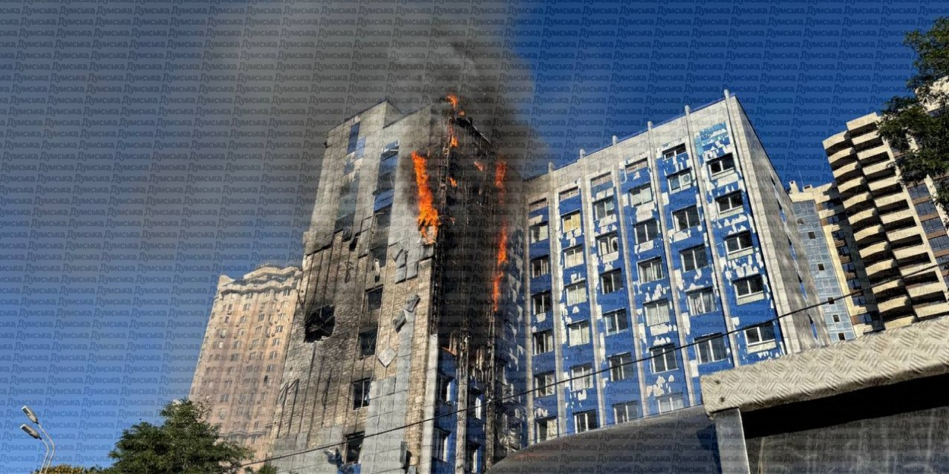 Беспилотник на&nbsp;высокой скорости врезался в&nbsp;центральную часть многоэтажки (Фото: Думская / Telegram)