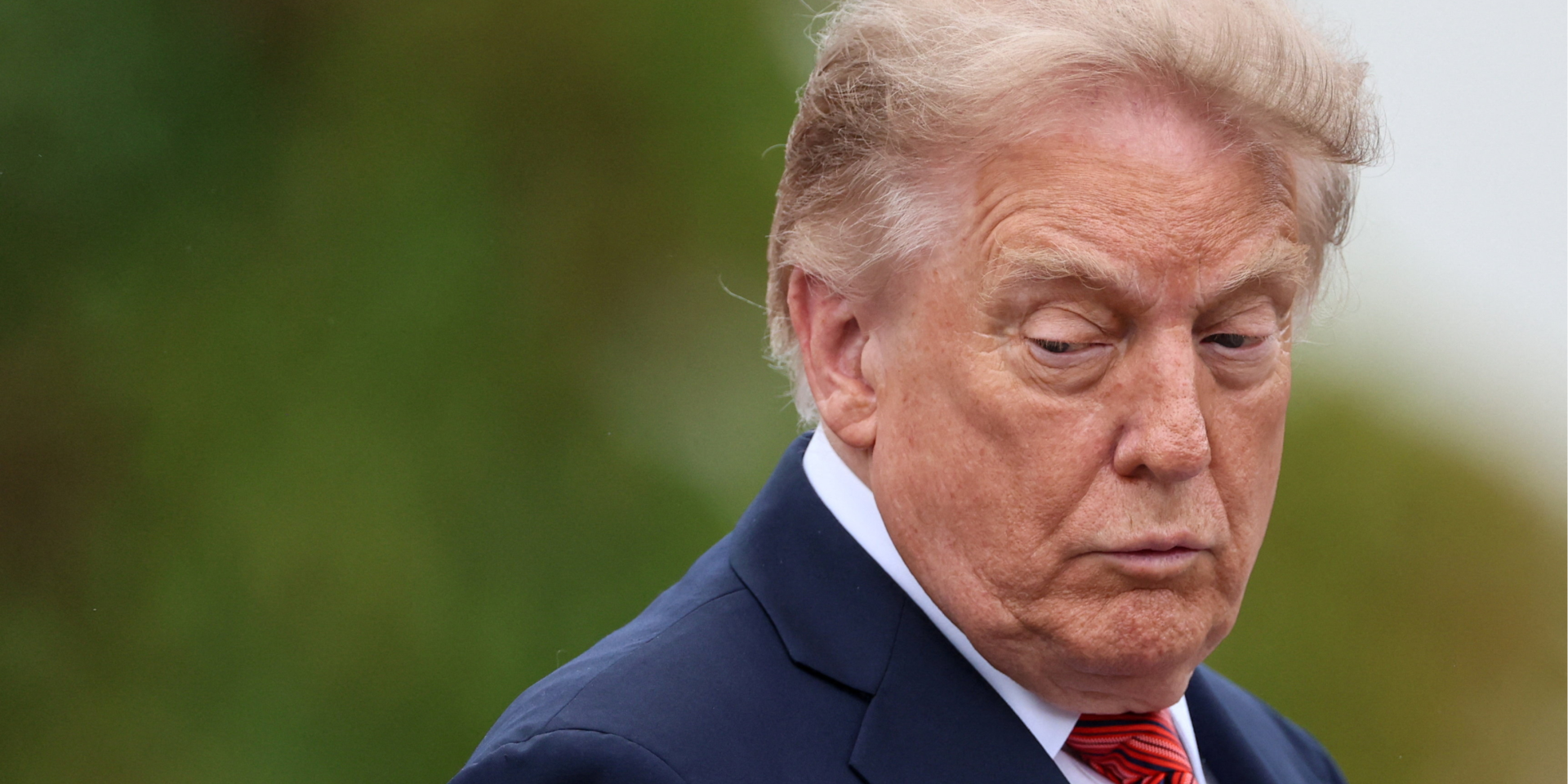 Раніше кілька джерел також повідомляли, що&nbsp;Дональд Трамп може підписати законопроєкт про санкції проти Росії та Ірану вже у п’ятницю (Фото: REUTERS/Cathal McNaughton)