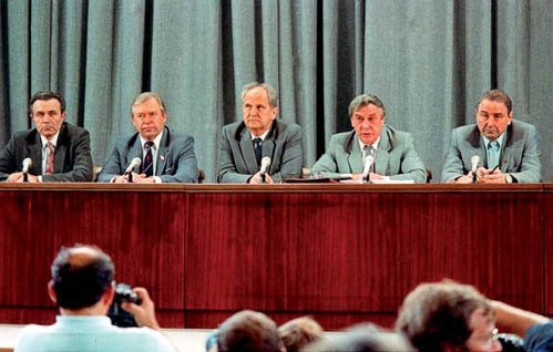 Члени ДКНС на пресконференції увечері 19 серпня 1991 року, другий праворуч — Геннадій Янаєв (Фото: Центральне телебачення Держтелерадіо СРСР)