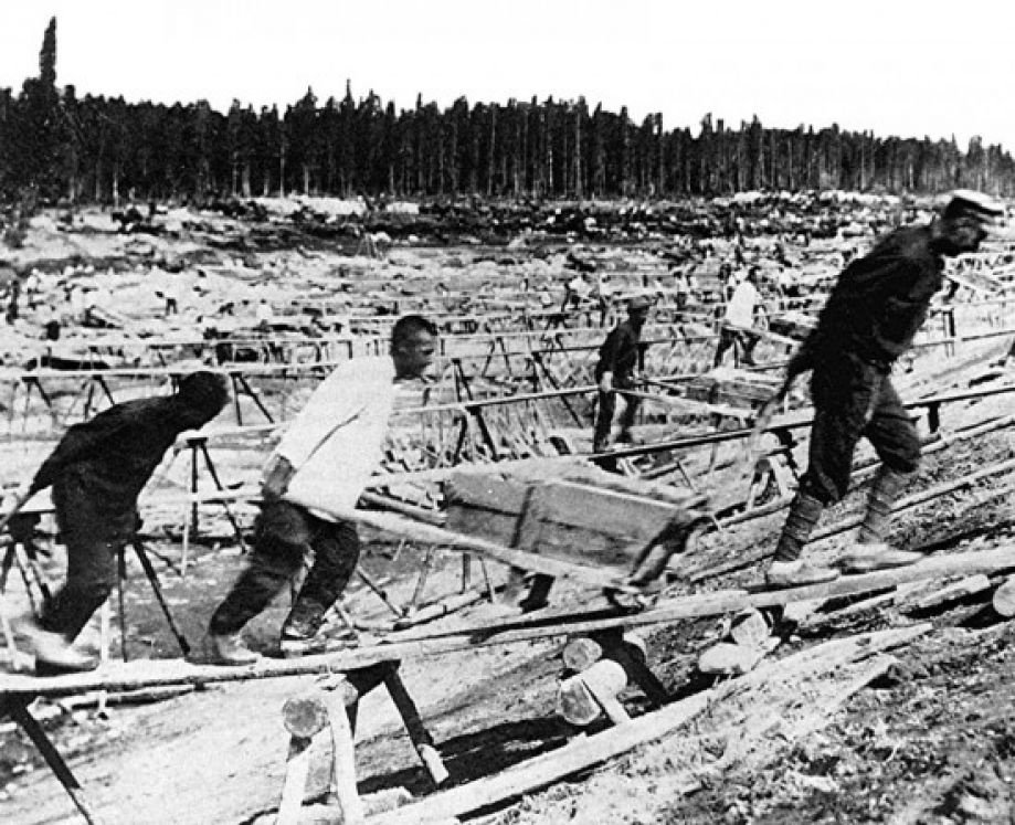Побачивши будівництво Біломор-Балтійського каналу (на фото) в 1932 році, французький поет Луї Арагон був у захваті від грандіозності проекту. Однак не поцікавився, в яких умовах живуть його будівельники / DR