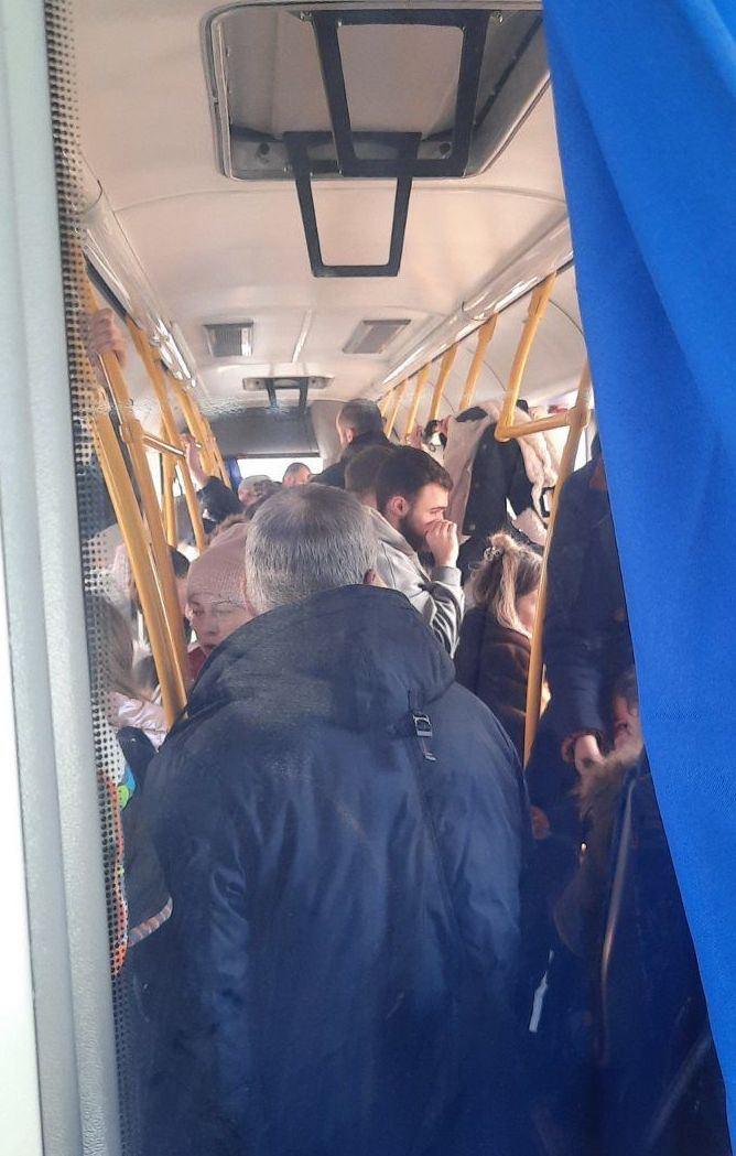 Residents of Mariupol going to safety druing the evacuation from the besieged city on March 18. (Фото: MariupolRada)