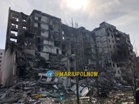 Destroyed residential building in Mariupol, where Natalia Demysh's son Yuriy used to live with his father until both were taken to Russia (Фото: Mariupolnow)