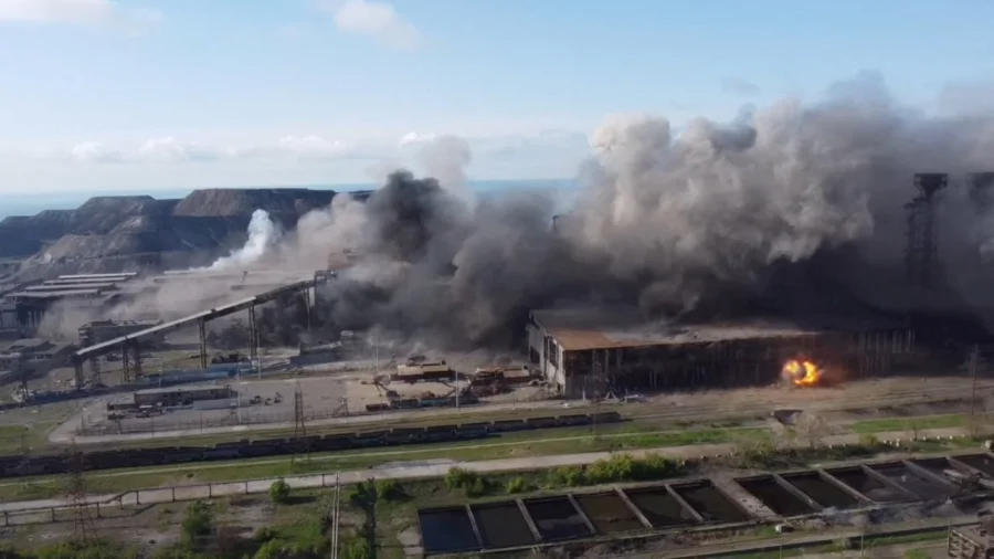 The Russian army destroyed the plant with aircraft bombs and heavy artillery (Фото: AZOV via REUTERS)