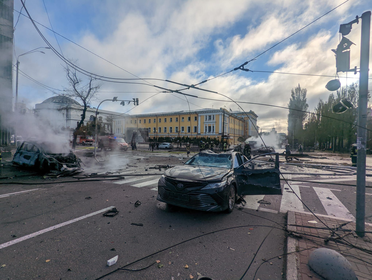 The results of a missile strike on Kyiv’s city center. Kyiv, Ukraine. October 2022 (Фото: Sarah Ashton-Cirillo / NV)