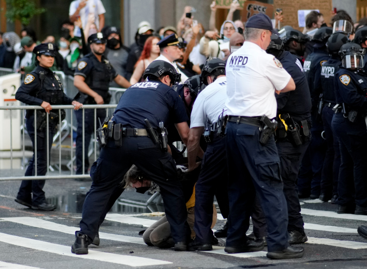 Protesters detained in New York on June 10, 2025. (Фото: REUTERS/Eduardo Munoz)