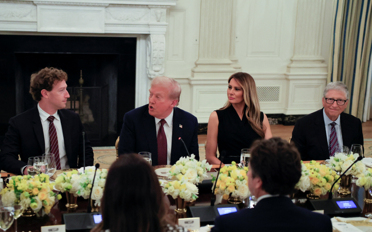 Президент США Дональд Трамп, первая леди Мелания Трамп, генеральный директор Meta Марк Цукерберг и соучредитель Microsoft Билл Гейтс (Фото: REUTERS/Brian Snyder)