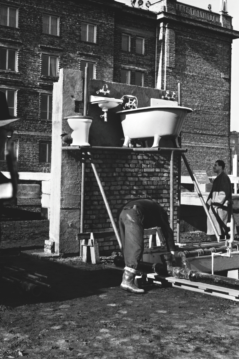 Фотографія Віктора Пенталя будівництва будинка в Новій Гуті, 1950-ті роки (Фото: IdealCity)