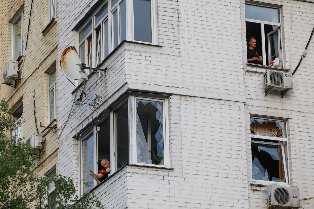 Наслідки російської атаки по Києву, липень, 2026 рік. (Фото: REUTERS/Valentyn Ogirenko)
