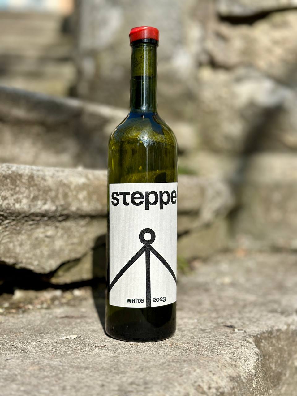 Steppe Wines Рислінг Лавандовий (Фото: shop.theheartofwine.com)